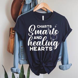 Charts smarts healing heart shirt verpleegkundige, T-shirt zorgmedewerker, T-shirt verpleegkundige waardering cadeau, inspirerend shirt vrouw medisch professional