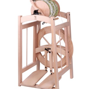 Ashford Country Spinner 2 Natural, Double Treadle Spinning Wheel, Art Yarn Spinning