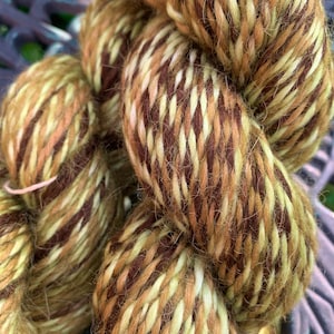100% Alpaca Yarn, Worsted Weight, Hand Dyed, 165 Yards, 3.5 Ounces, Espiral, Pistachio Cream