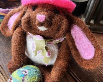 Needle Felted Bunny – Daisy with Easter Egg – Handmade Wool Spring Decoration