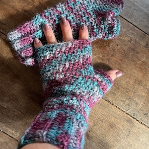 Alpaka Fingerlose Handschuhe, 100% Alpaka Garn, handgehäkelte Handstulpen, Seepferdchen Parade, auf Bestellung gefertigt