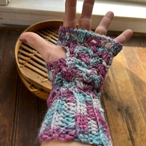 Fingerless Alpaca Gloves, 100% Alpaca Yarn, Seahorse Parade