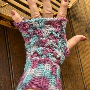 Fingerlose Alpaka Handschuhe, 100% Alpaka Garn, handgehäkelt, Seepferdchen Parade
