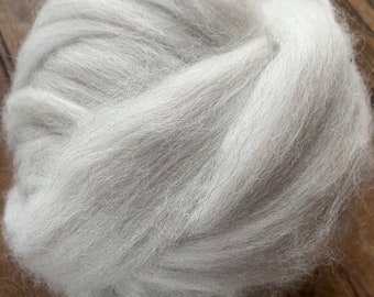 Baby Alpaca Roving, 100% Alpaca, Light Silver Gray, Roving for Spinning and Felting, 4 Ounces
