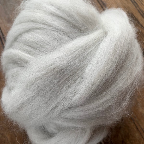 Baby Alpaca Roving, 100% Alpaca, Light Silver Gray, Roving for Spinning and Felting, 4 Ounces