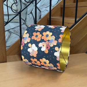 Paralume di lusso con fiori arancioni e gialli - Design artigianale su base nera