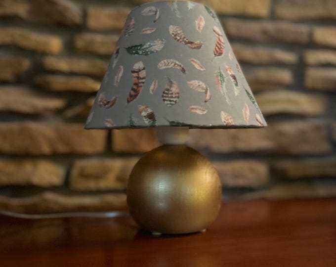 Solid wood base lamp with unique LAMPARiOMA lampshade