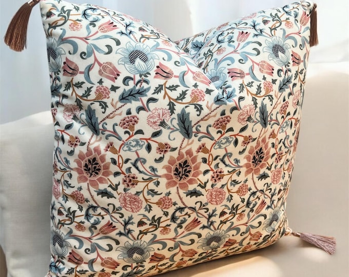 Luxurious Velvet Pillow Cover with Elegant William Morris Floral Design