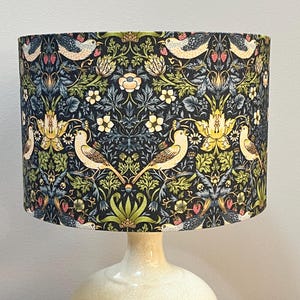 Paralume fatto a mano con motivo "Ladro di fragole" di William Morris