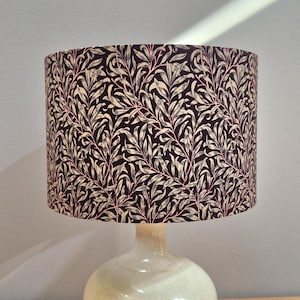 Elegante paralume viola con design Willow Bough in stile William Morris