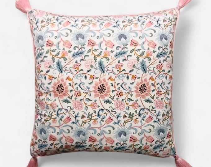 Luxurious Velvet Pillow Cover with Elegant William Morris Floral Design