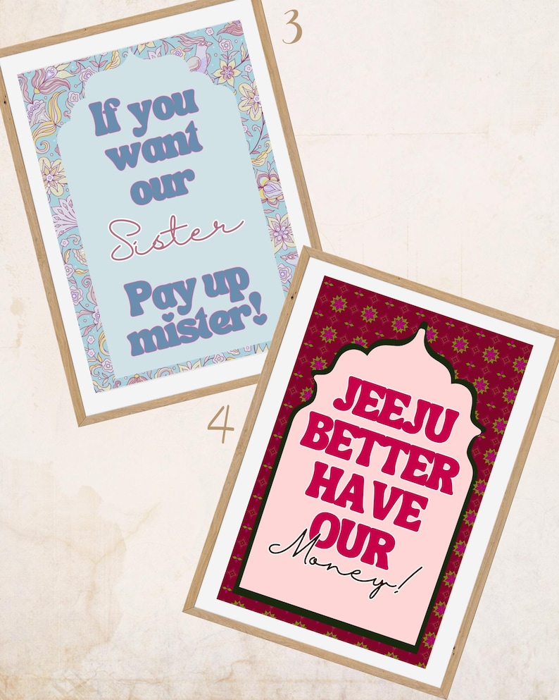 Może przedstawiać: Dwa oprawione wydruki artystyczne z tekstem. Jeden ma jasnoniebieskie tło z tekstem "If you want our Sister Pay up mister!". Drugi ma bordowe tło z tekstem "Jeeju Better Have Our Money!". Oba są w dekoracyjnych ramach.