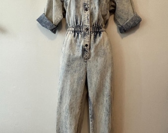 Mono corto vaquero con efecto desteñido al estilo de los 80