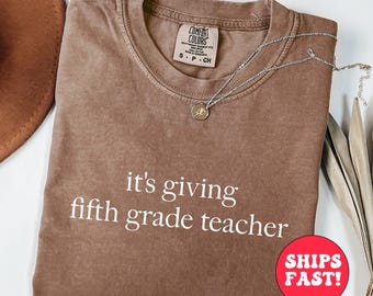It's Giving Fifth Grade Teacher T-Shirt - Back To School