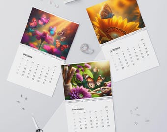 Puede incluir: Un calendario con tres imágenes diferentes de mariposas. La página de octubre presenta una mariposa en una flor rosa, la página de noviembre presenta una mariposa en una flor morada y la página de diciembre presenta una mariposa en un girasol.