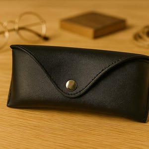 Handmade Leather Glasses Case: Protective Eyewear Pouch
