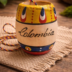 Verre à liqueur en bois colombien fait main | Décoration de bar peinte à la main