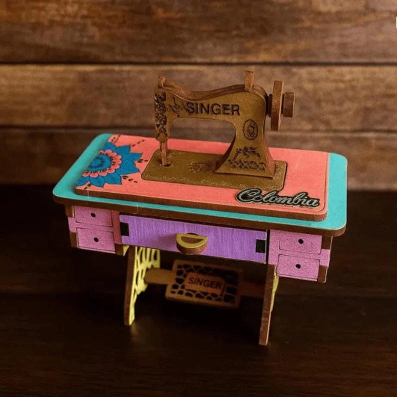Mini Wooden Singer Sewing Machine – Handmade Vintage Decor – Artisan Colombian Collectible Gift