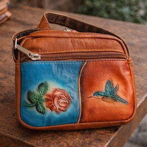 Ręcznie robiona skórzana mini torebka typu crossbody – wytłaczana torebka Tula z różą i kolibrem