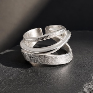 Zilveren ring voor dames, 925 sterling zilver, open statement ring, verstelbaar, getextureerd, handgemaakt, minimalistische wikkelring, cadeau, mat