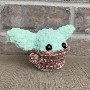 Mini Baby Alien: Crochet, Amigurumi, Star Wars Inspired, Plushie