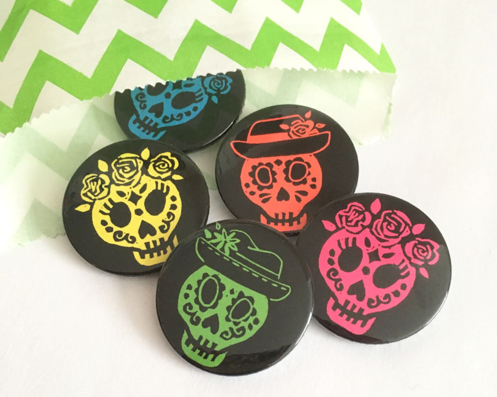 Dead button. Значки смерть металлические. Кольца для дед инсайд ов. Dead buttons похожие исполнители. Дед рэббит группа.