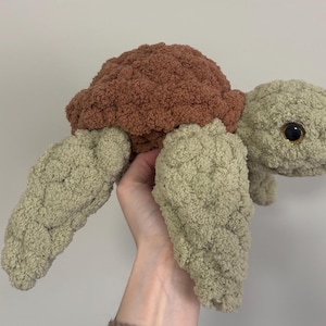 Chunky Knit Sea Turtle Tutorial + Pattern | Learn How to Finger Knit | Video Tutorial | PDF Pattern | Turtle Plushie | Hand Knitting | DIY