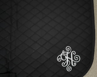 Manta para silla de montar inglesa multiusos con inicial en forma de pergamino bordada
