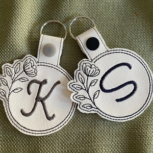 Key Chain-Blanket Tag-Luggage Tag-Personalized-Tack-English-Western-Key Fob-Tag-Backpack-Tag-Monogram/Mother&#39;s Day-Zipper Pull