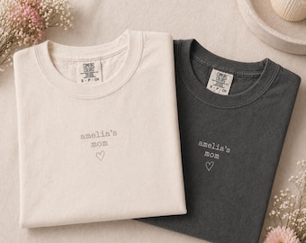 Aangepast geborduurd shirt moeder, gepersonaliseerd shirt moedernaam, minimalistisch moedert-shirt, aangepast kindernaamcadeau, eerste Moederdagcadeau voor moeder