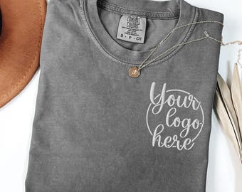 Geborduurd shirt met aangepast logo, gepersonaliseerde hoodie met geborduurd bedrijfslogo, comfortabele kleuren T-shirt met aangepast logo, outfit met aangepast bedrijfslogo