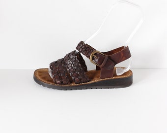 Vintage Bass Brown Woven Leather Sandals - size 7.5