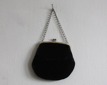 Vintage Black Velvet Kiss Lock Clasp Chain Strap Bag