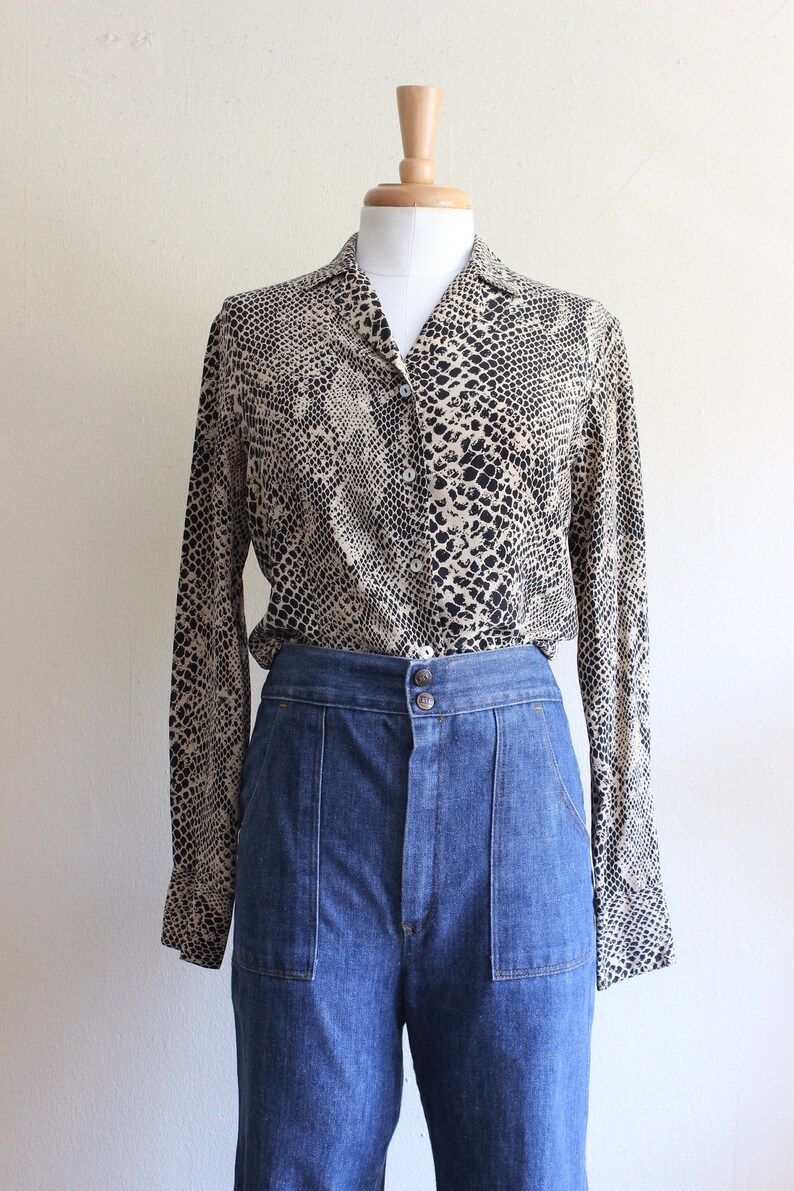 Vintage Beige /& Black Snakeskin Print Silk Button Down Top