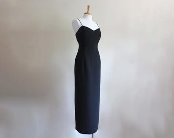 Vintage Y2K Minimalist Black Gown with Sweetheart Neckline