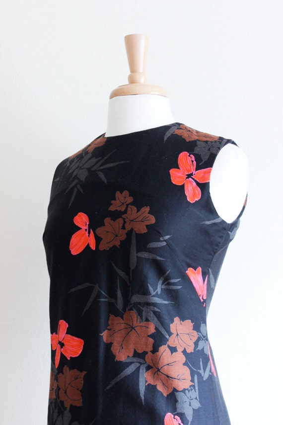 Vintage 1960s Black & Red Floral Shift Dress - image 4