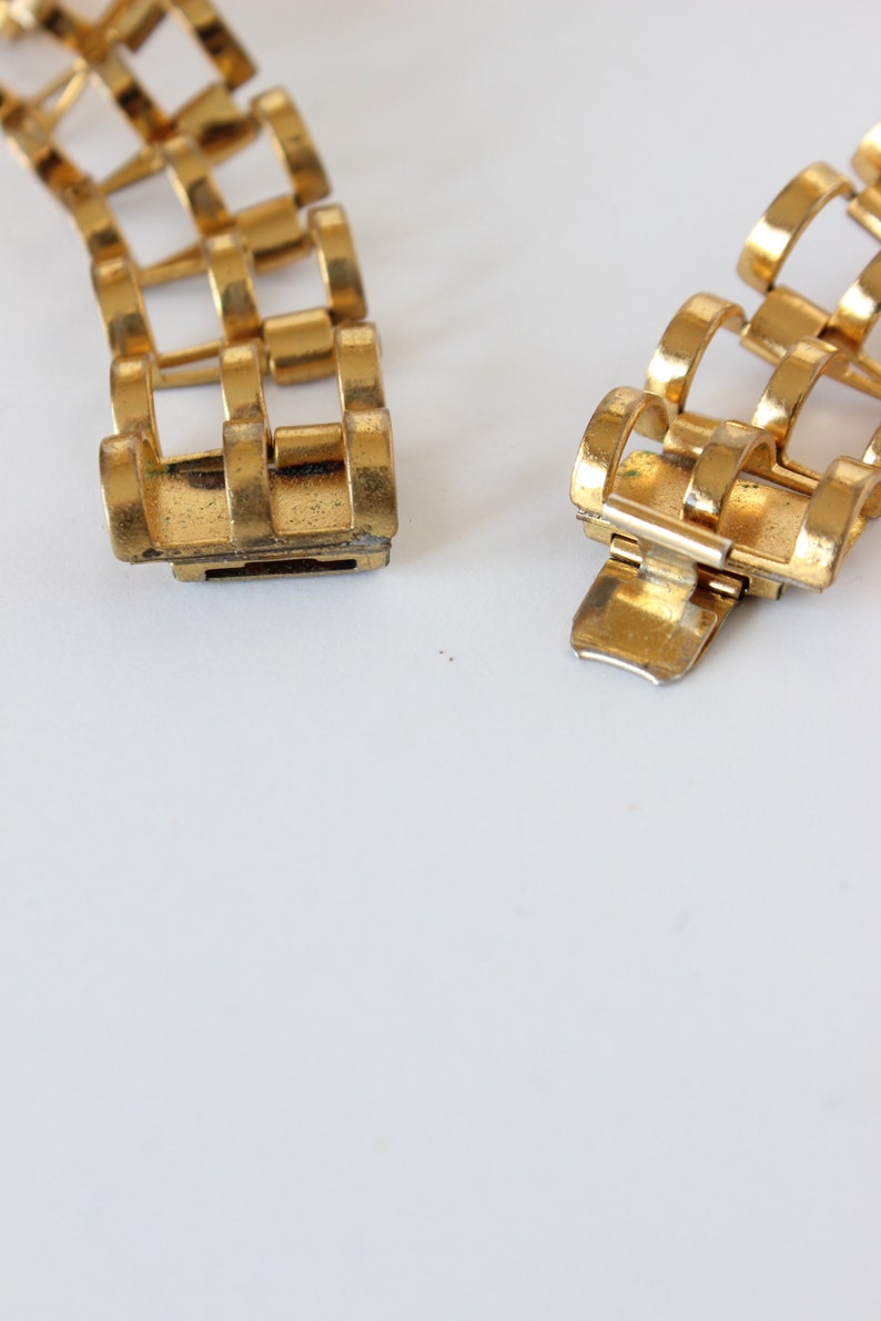 Vintage Gold Tone Dimensional Link Necklace