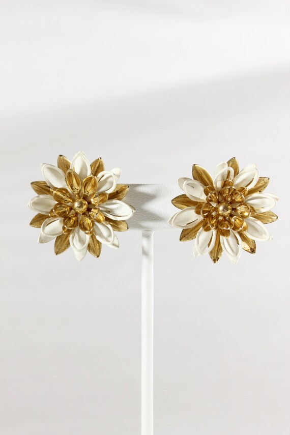 Vintage Sarah Coventry White & Gold 1960s Mod Dais