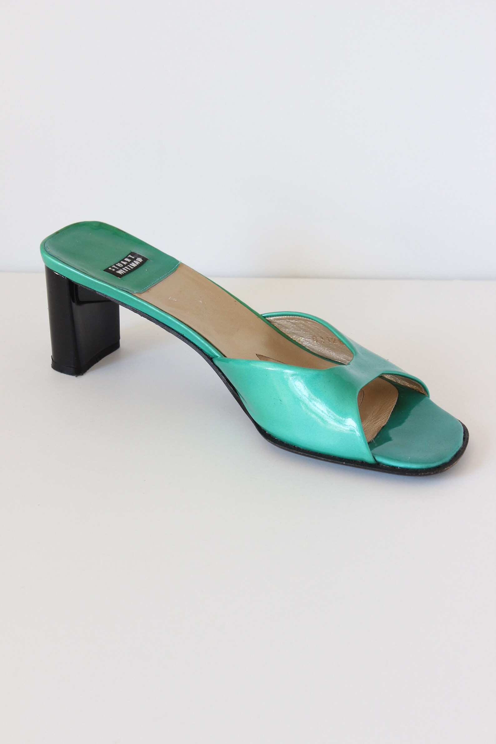 badgley mischka alexa embellished block heel