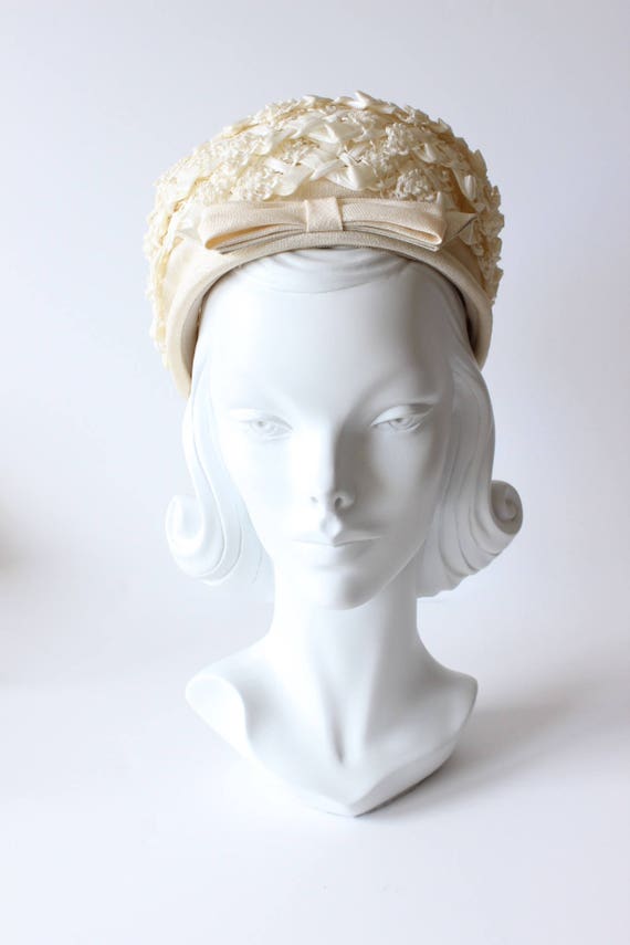 Vintage 1950s Ivory Cellophane Pillbox Bow Hat - image 5