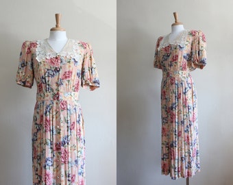 Vintage 1980s Short Sleeve Peach Floral Dress with Lace Collar