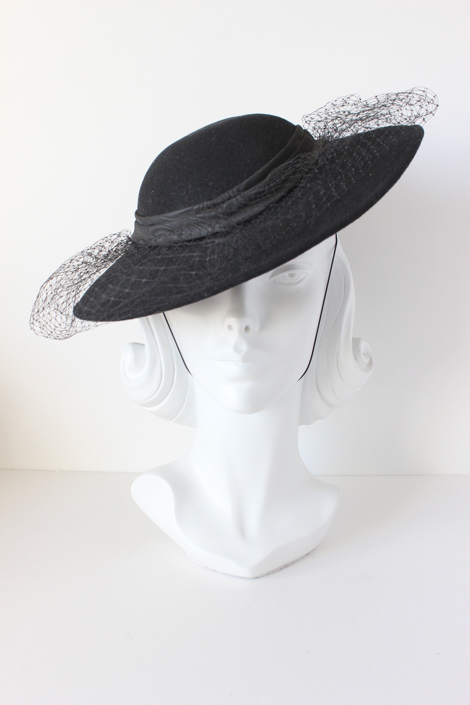 Vintage Sonni San Francisco Lancaster Wool Felt Oval Wide Brimmed Hat Vintage 1980s Navy Blue Wide Brim Felt Hat, Gold Flowers  main image 4
