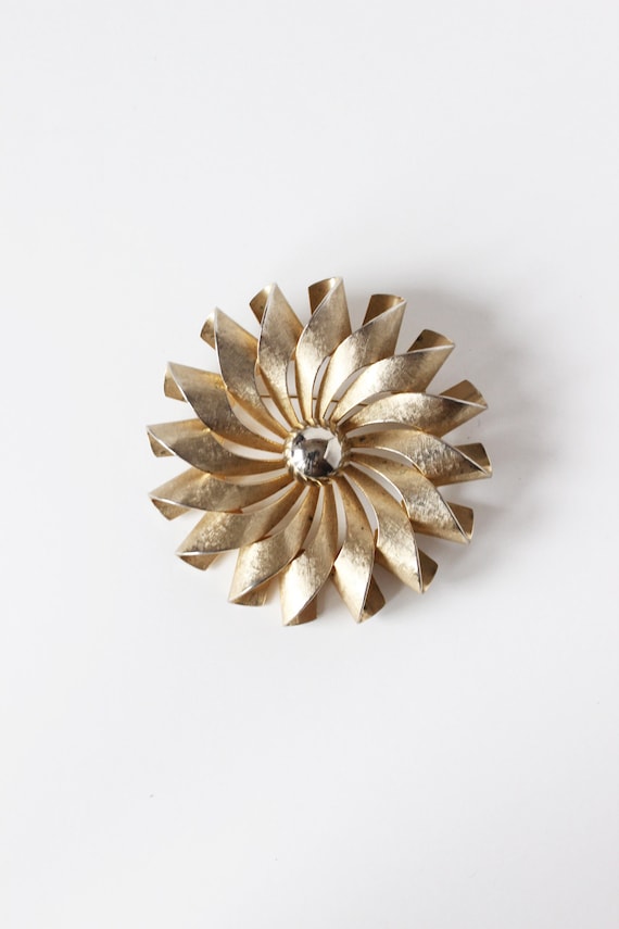 Vintage Gold Tone Oversize Flower Brooch