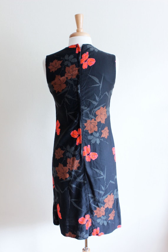 Vintage 1960s Black & Red Floral Shift Dress - image 5