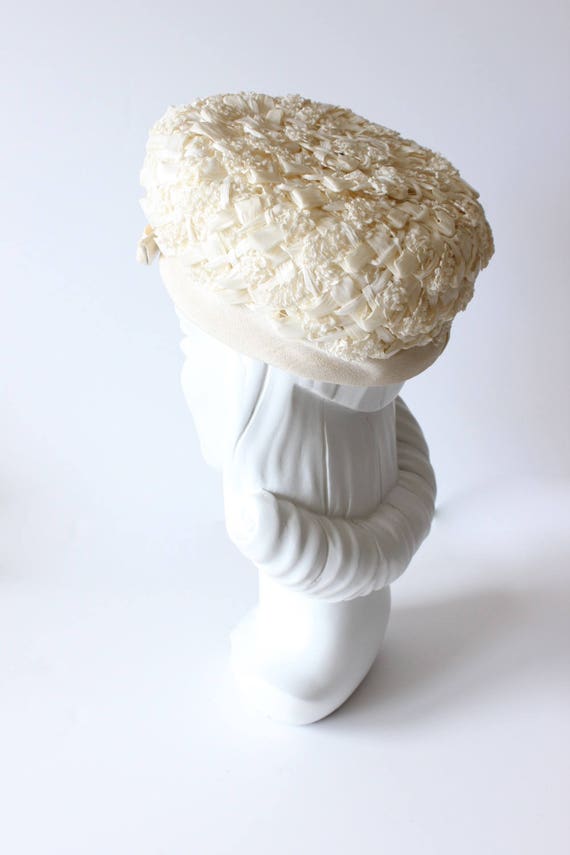 Vintage 1950s Ivory Cellophane Pillbox Bow Hat - image 6