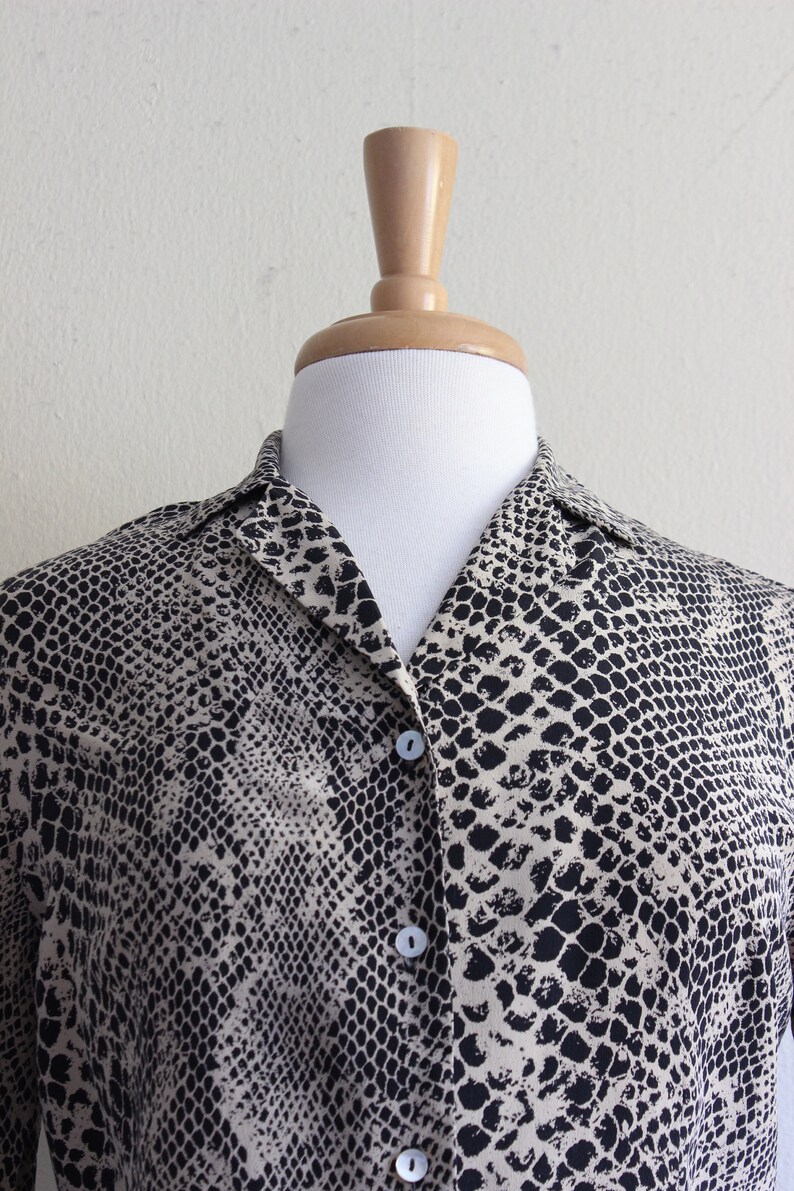 Vintage Beige /& Black Snakeskin Print Silk Button Down Top