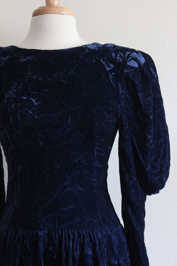 Vintage Puff Sleeve Navy Blue Crushed Velvet Dress - image 2