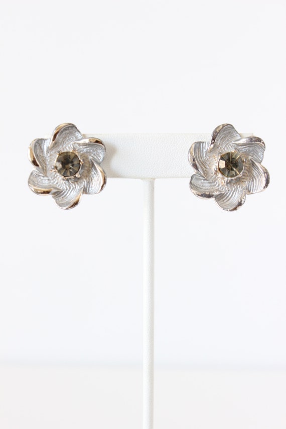 Vintage Silvertone & Rhinestone Flower Earrings - image 2