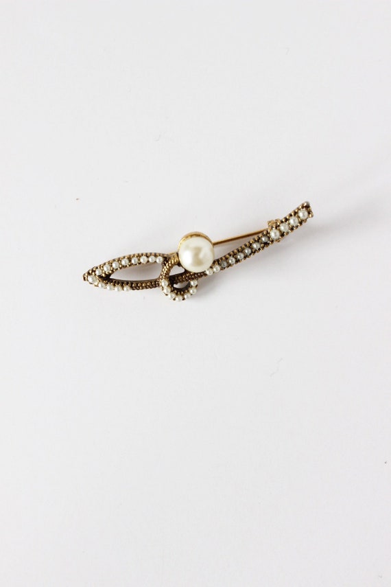 Vintage Victorian Style Faux Pearl Flourish Brooch