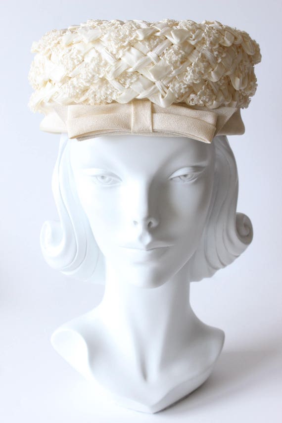 Vintage 1950s Ivory Cellophane Pillbox Bow Hat - image 2